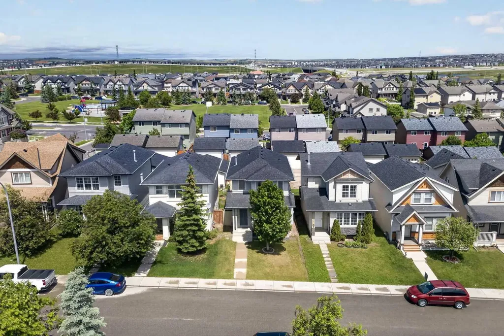 116 Panora Close NW Calgary AB T3K 0G4