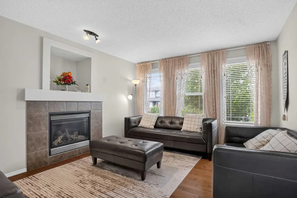 116 Panora Close NW Calgary AB T3K 0G4