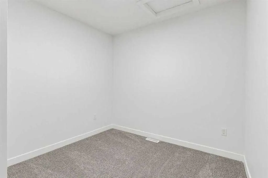 95 Saddlecrest Circle NE Calgary AB T3J 0Z2