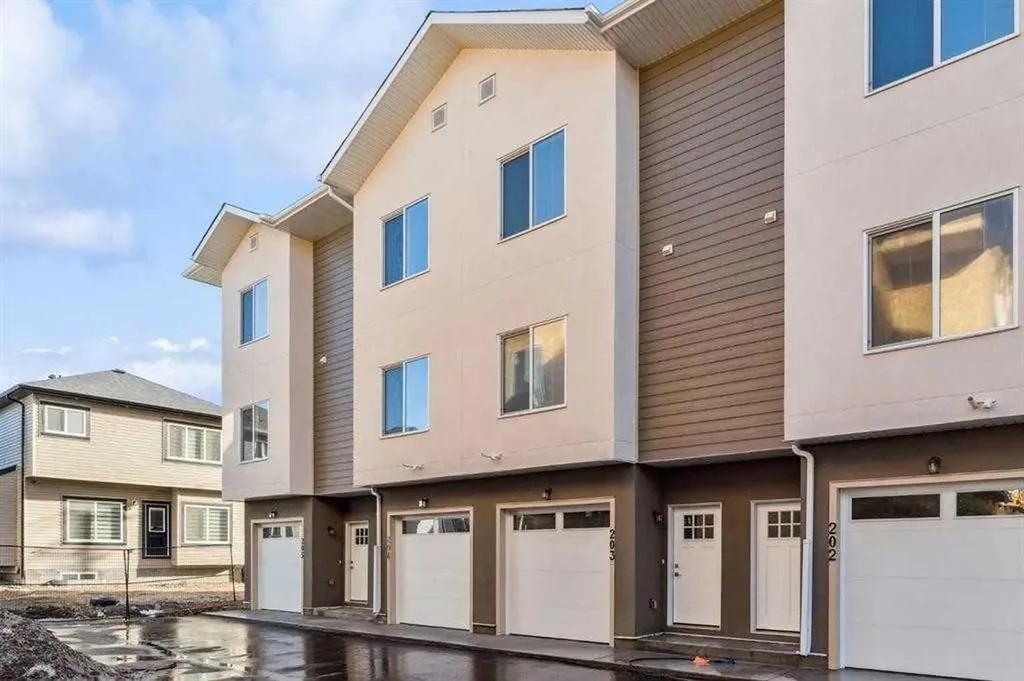95 Saddlecrest Circle NE Calgary AB T3J 0Z2