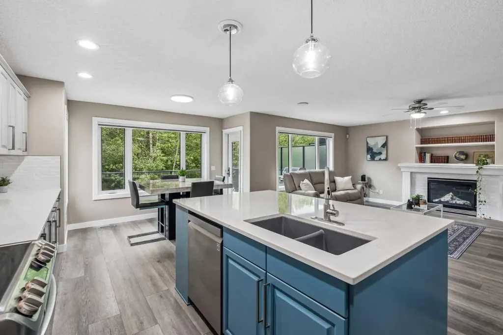 90 Royal Oak Grove NW Calgary AB T3G 5L8