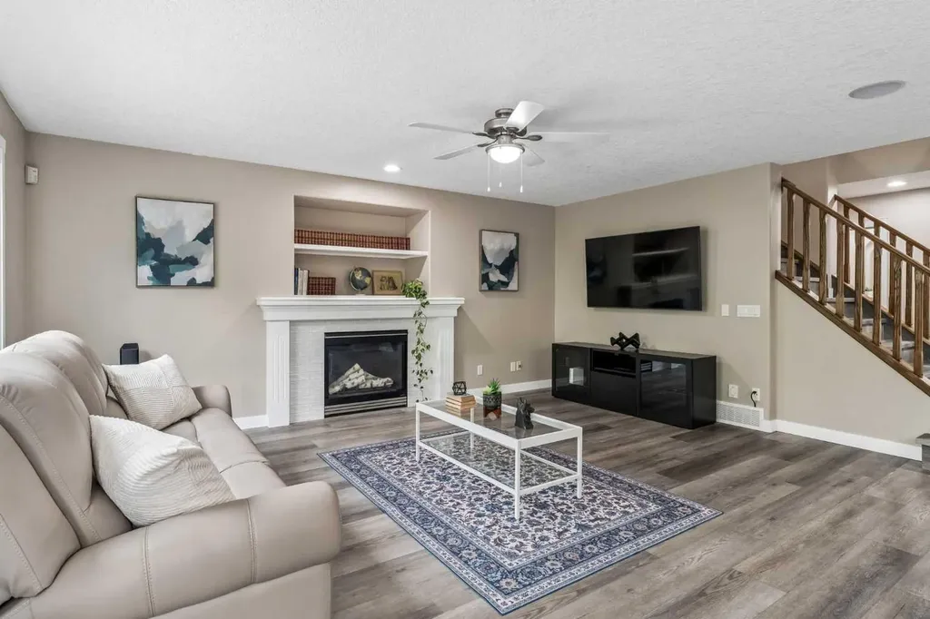 90 Royal Oak Grove NW Calgary AB T3G 5L8