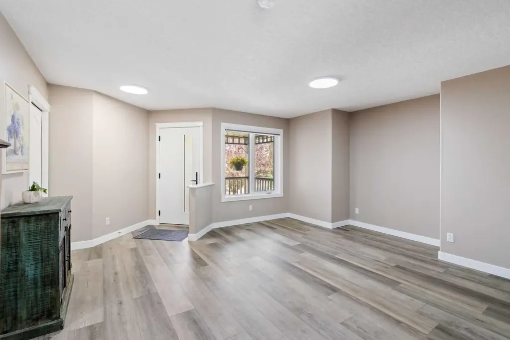 90 Royal Oak Grove NW Calgary AB T3G 5L8