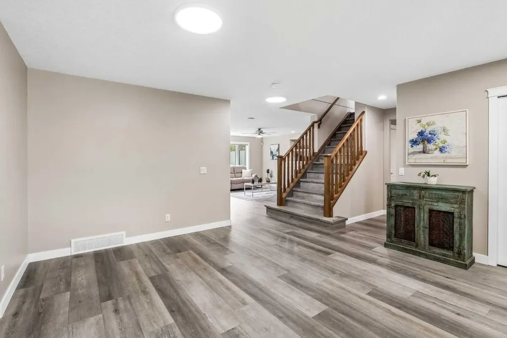 90 Royal Oak Grove NW Calgary AB T3G 5L8
