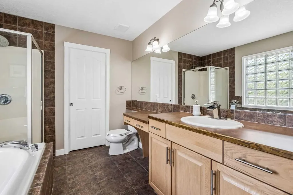 90 Royal Oak Grove NW Calgary AB T3G 5L8