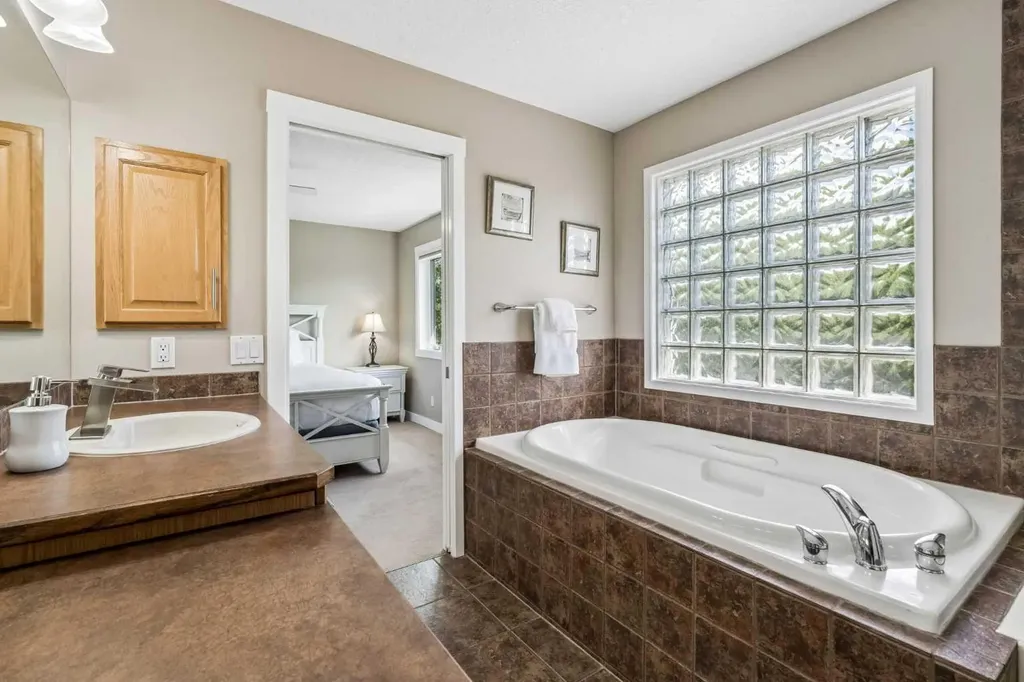 90 Royal Oak Grove NW Calgary AB T3G 5L8