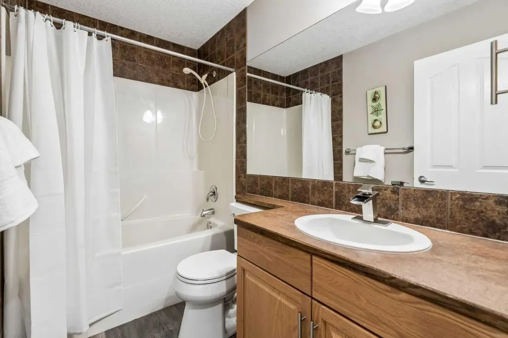 90 Royal Oak Grove NW Calgary AB T3G 5L8