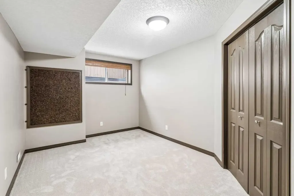 90 Royal Oak Grove NW Calgary AB T3G 5L8