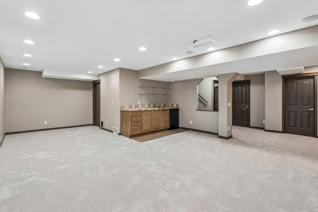 90 Royal Oak Grove NW Calgary AB T3G 5L8