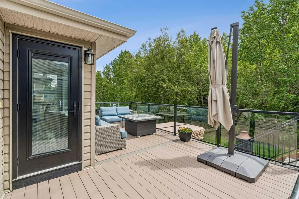 90 Royal Oak Grove NW Calgary AB T3G 5L8