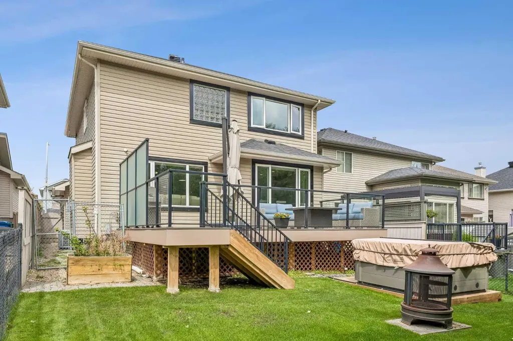 90 Royal Oak Grove NW Calgary AB T3G 5L8