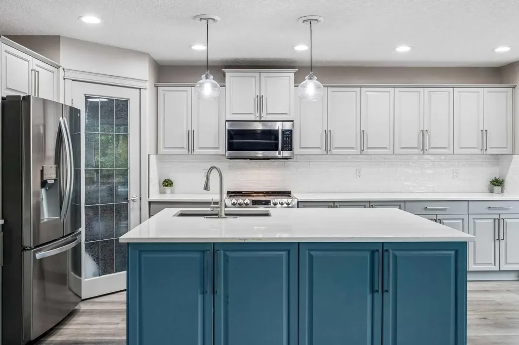 90 Royal Oak Grove NW Calgary AB T3G 5L8