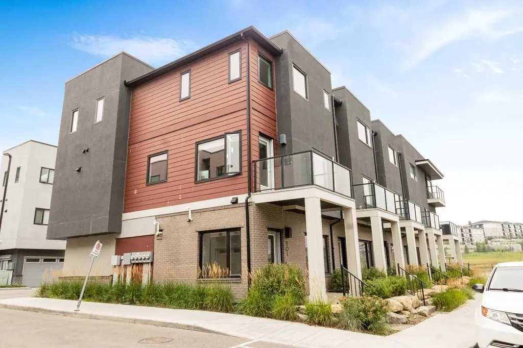 218 Sherwood Square NW Calgary AB T3R 0Y2