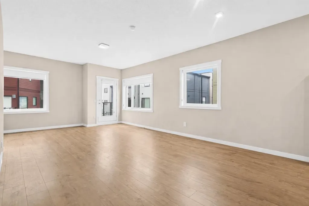 218 Sherwood Square NW Calgary AB T3R 0Y2
