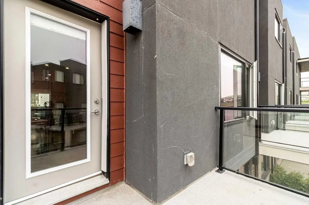 218 Sherwood Square NW Calgary AB T3R 0Y2