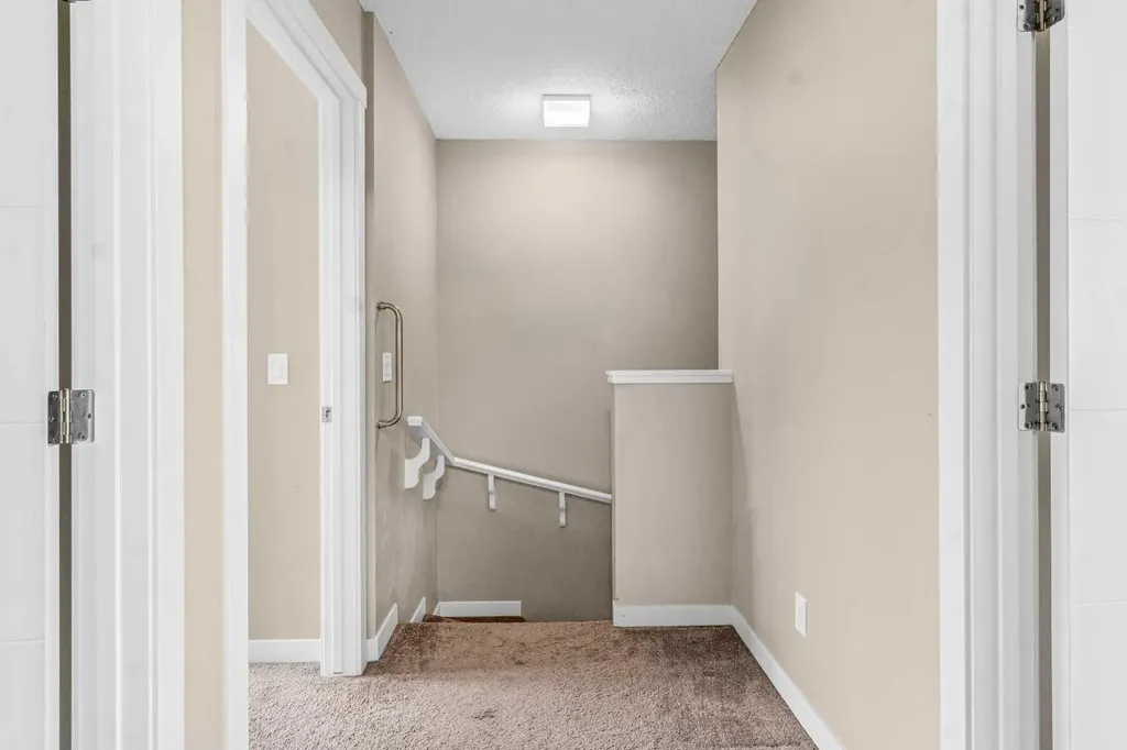 218 Sherwood Square NW Calgary AB T3R 0Y2