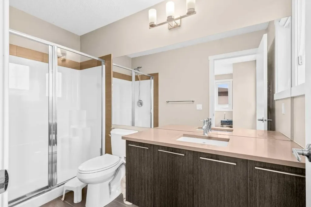 218 Sherwood Square NW Calgary AB T3R 0Y2