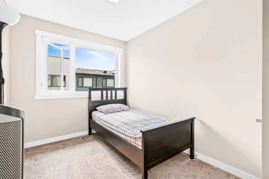 218 Sherwood Square NW Calgary AB T3R 0Y2