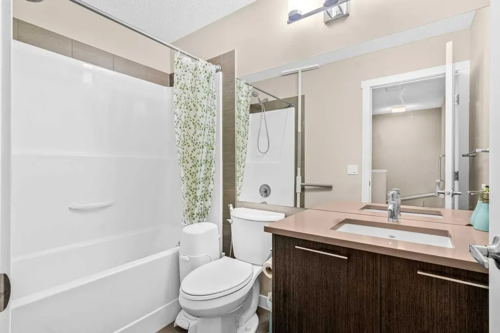 218 Sherwood Square NW Calgary AB T3R 0Y2