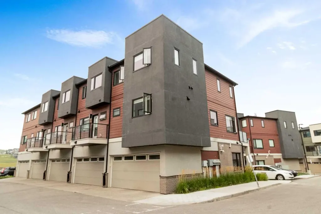 218 Sherwood Square NW Calgary AB T3R 0Y2