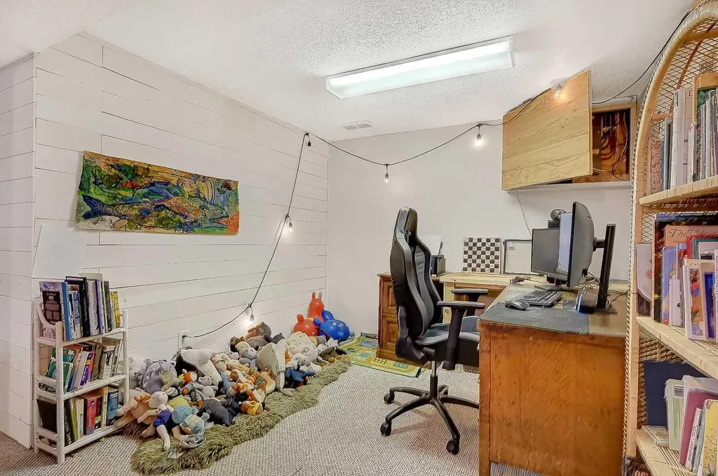 12136 94a Street Grande Prairie AB T8V5C3