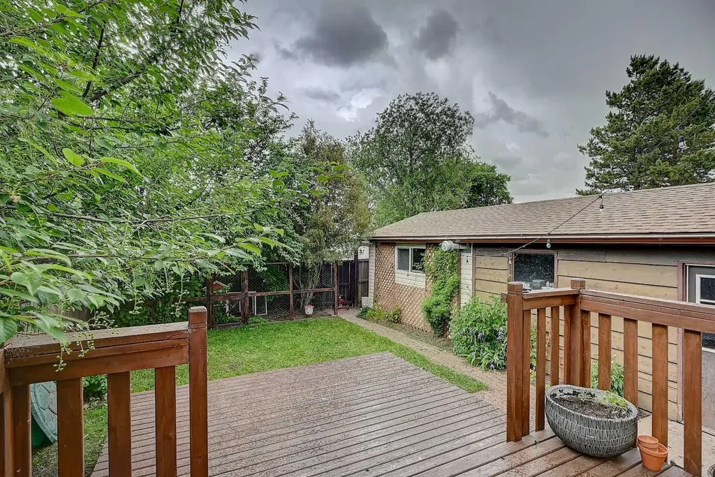 12136 94a Street Grande Prairie AB T8V5C3