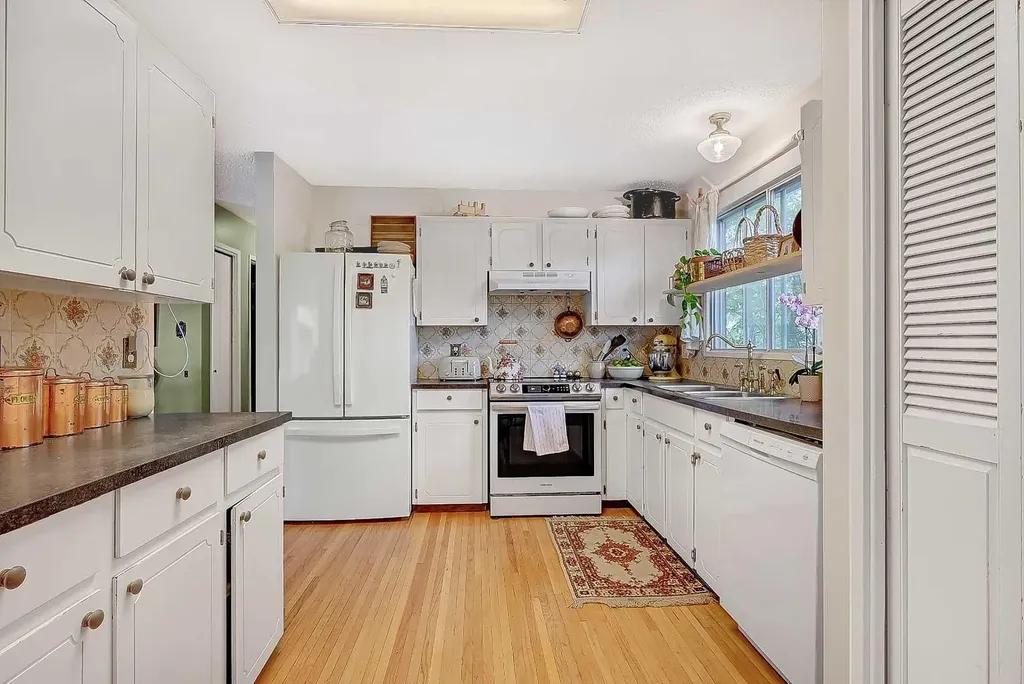 12136 94a Street Grande Prairie AB T8V5C3
