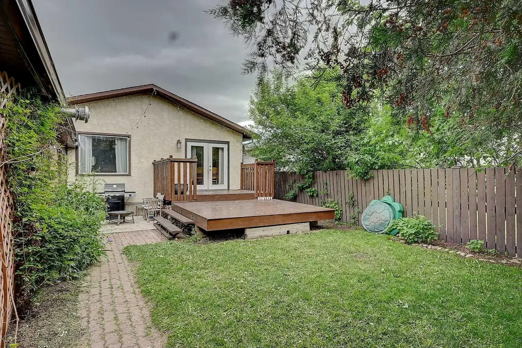 12136 94a Street Grande Prairie AB T8V5C3