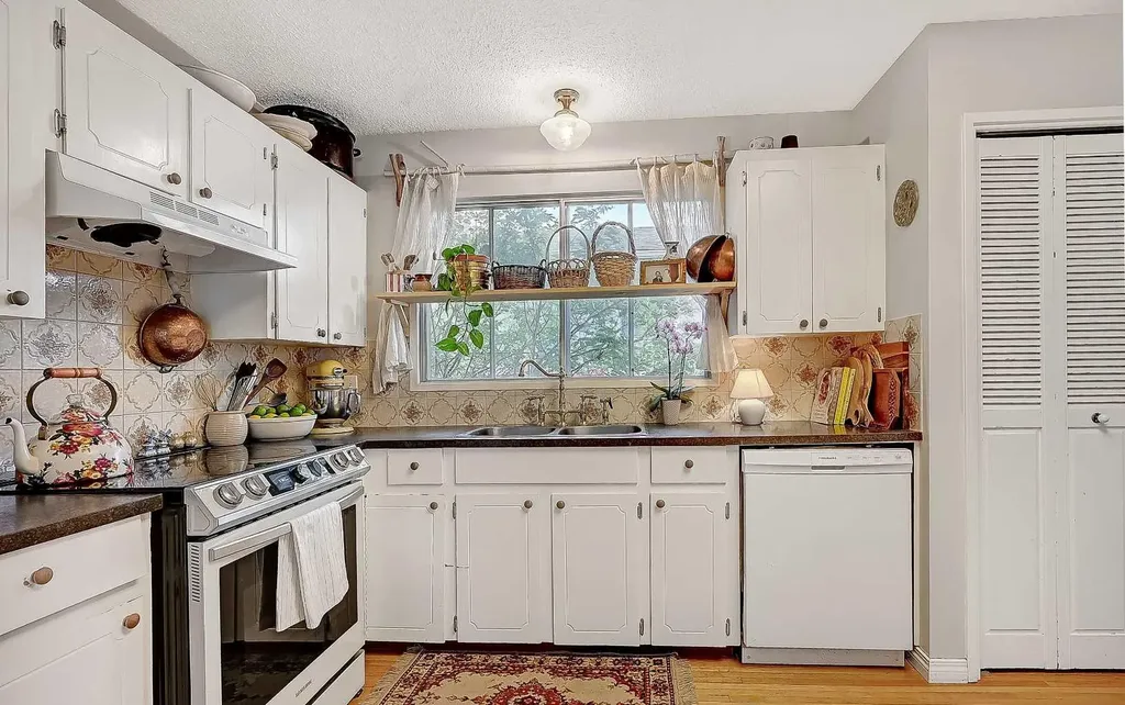 12136 94a Street Grande Prairie AB T8V5C3