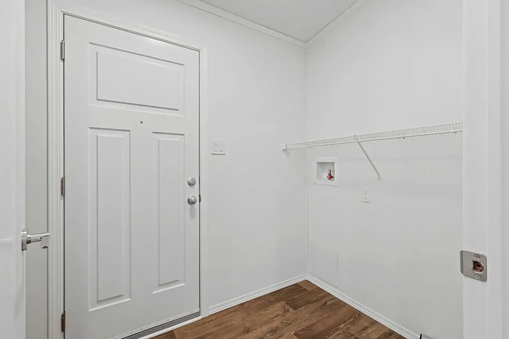 6220 17 Avenue SE Calgary AB T2A 0W6