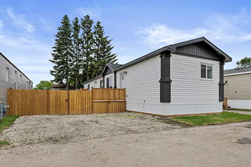 6220 17 Avenue SE Calgary AB T2A 0W6