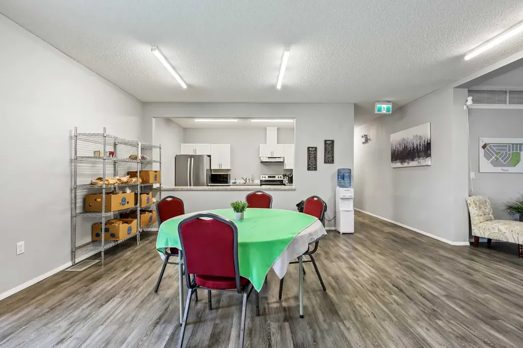 6220 17 Avenue SE Calgary AB T2A 0W6