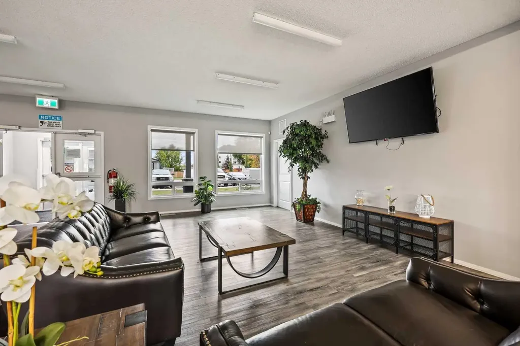 6220 17 Avenue SE Calgary AB T2A 0W6