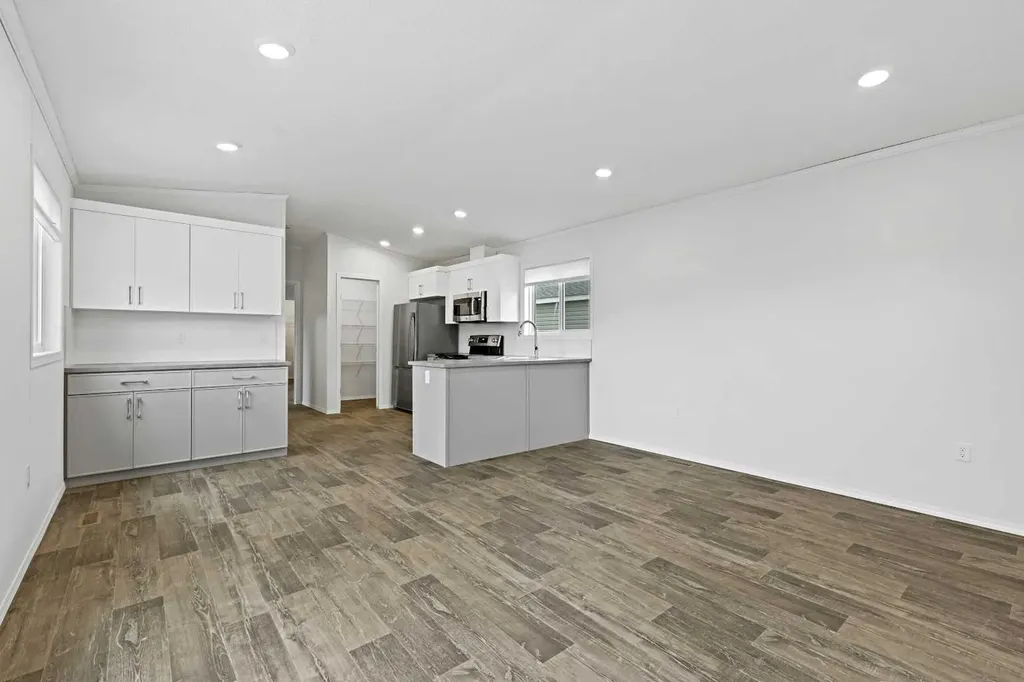 6220 17 Avenue SE Calgary AB T2A 0W6