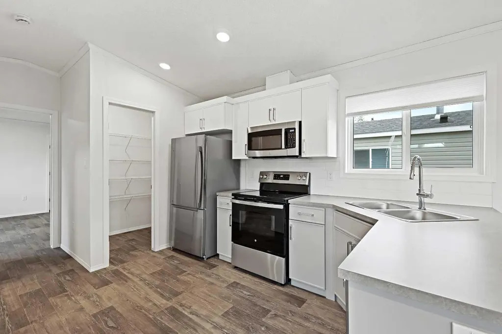 6220 17 Avenue SE Calgary AB T2A 0W6