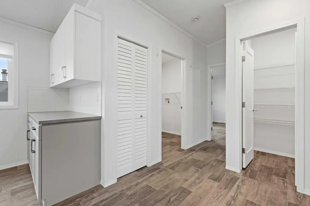 6220 17 Avenue SE Calgary AB T2A 0W6