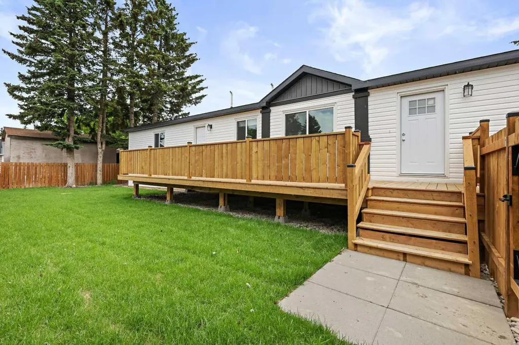 6220 17 Avenue SE Calgary AB T2A 0W6