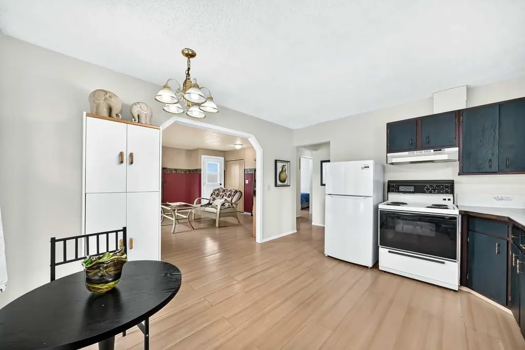 1404 Marlyn Way NE Calgary AB T2A 3K1