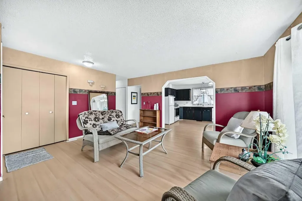 1404 Marlyn Way NE Calgary AB T2A 3K1