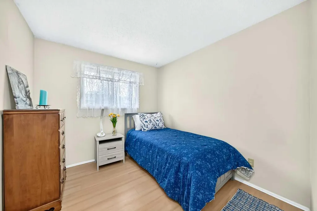 1404 Marlyn Way NE Calgary AB T2A 3K1
