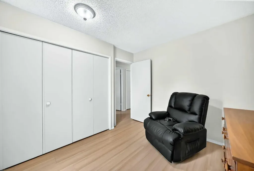 1404 Marlyn Way NE Calgary AB T2A 3K1