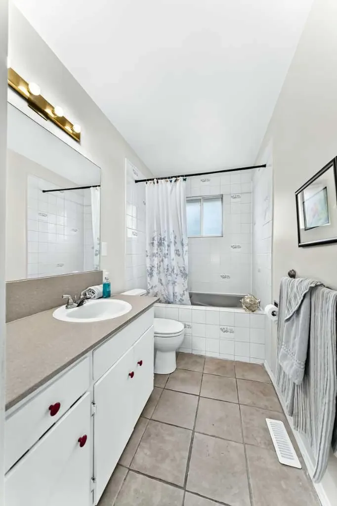 1404 Marlyn Way NE Calgary AB T2A 3K1
