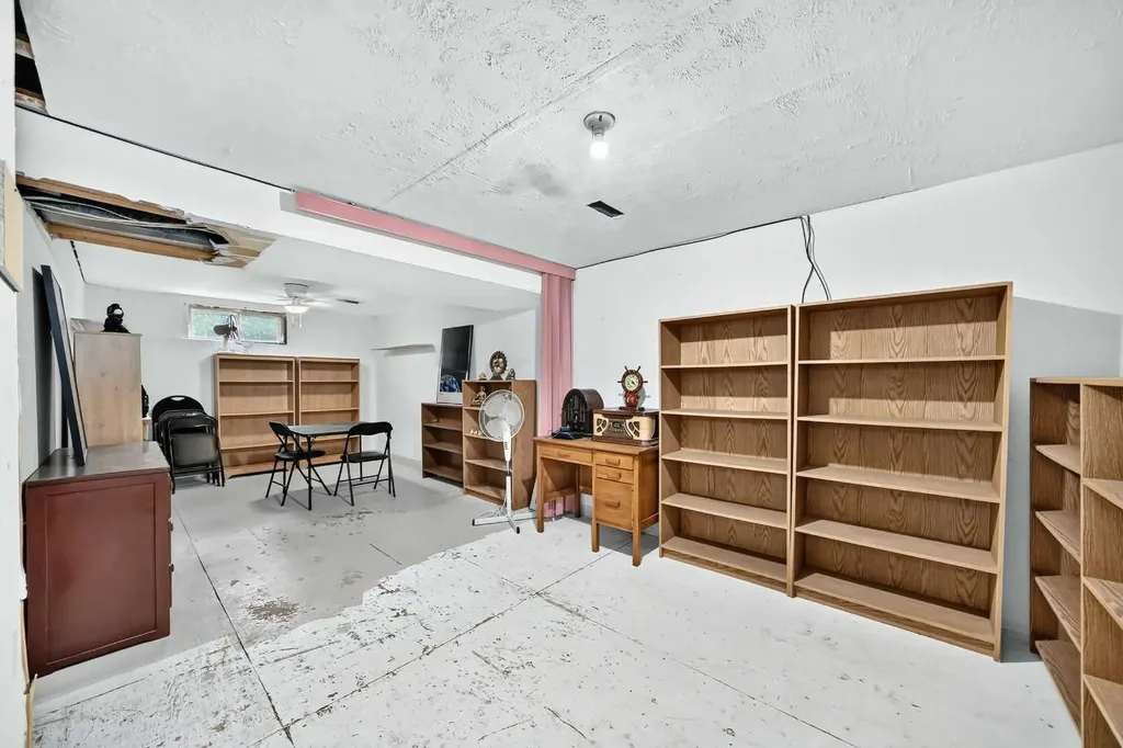 1404 Marlyn Way NE Calgary AB T2A 3K1