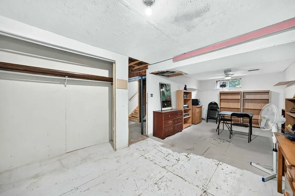 1404 Marlyn Way NE Calgary AB T2A 3K1