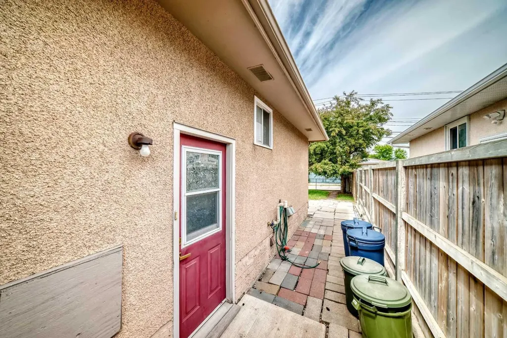 1404 Marlyn Way NE Calgary AB T2A 3K1