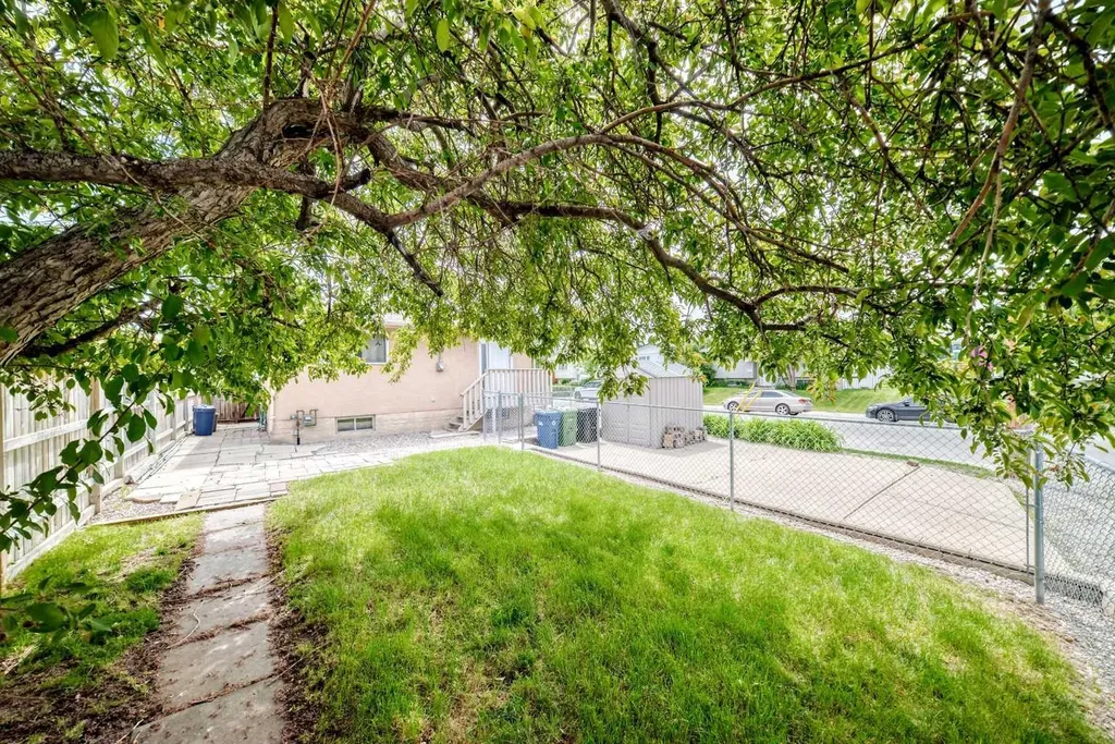 1404 Marlyn Way NE Calgary AB T2A 3K1