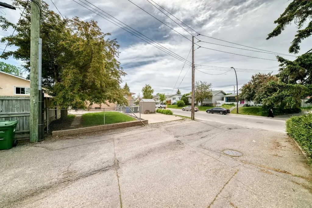 1404 Marlyn Way NE Calgary AB T2A 3K1