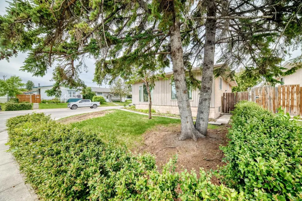 1404 Marlyn Way NE Calgary AB T2A 3K1