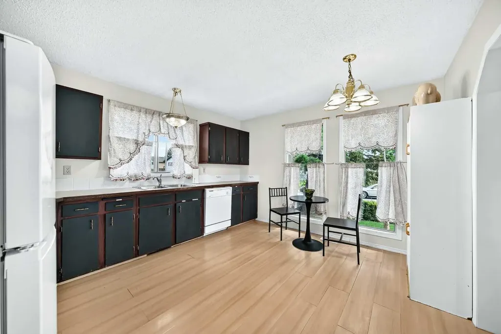 1404 Marlyn Way NE Calgary AB T2A 3K1