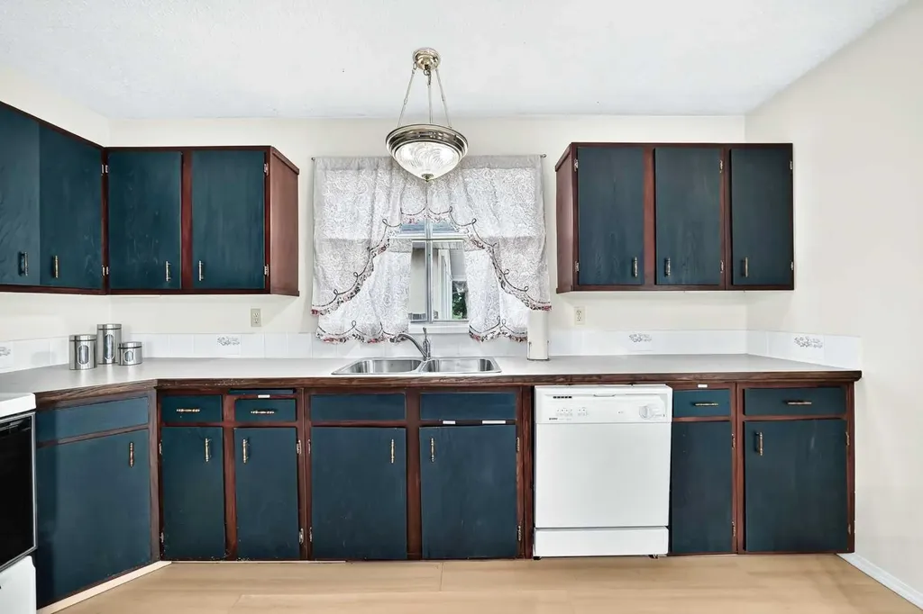 1404 Marlyn Way NE Calgary AB T2A 3K1